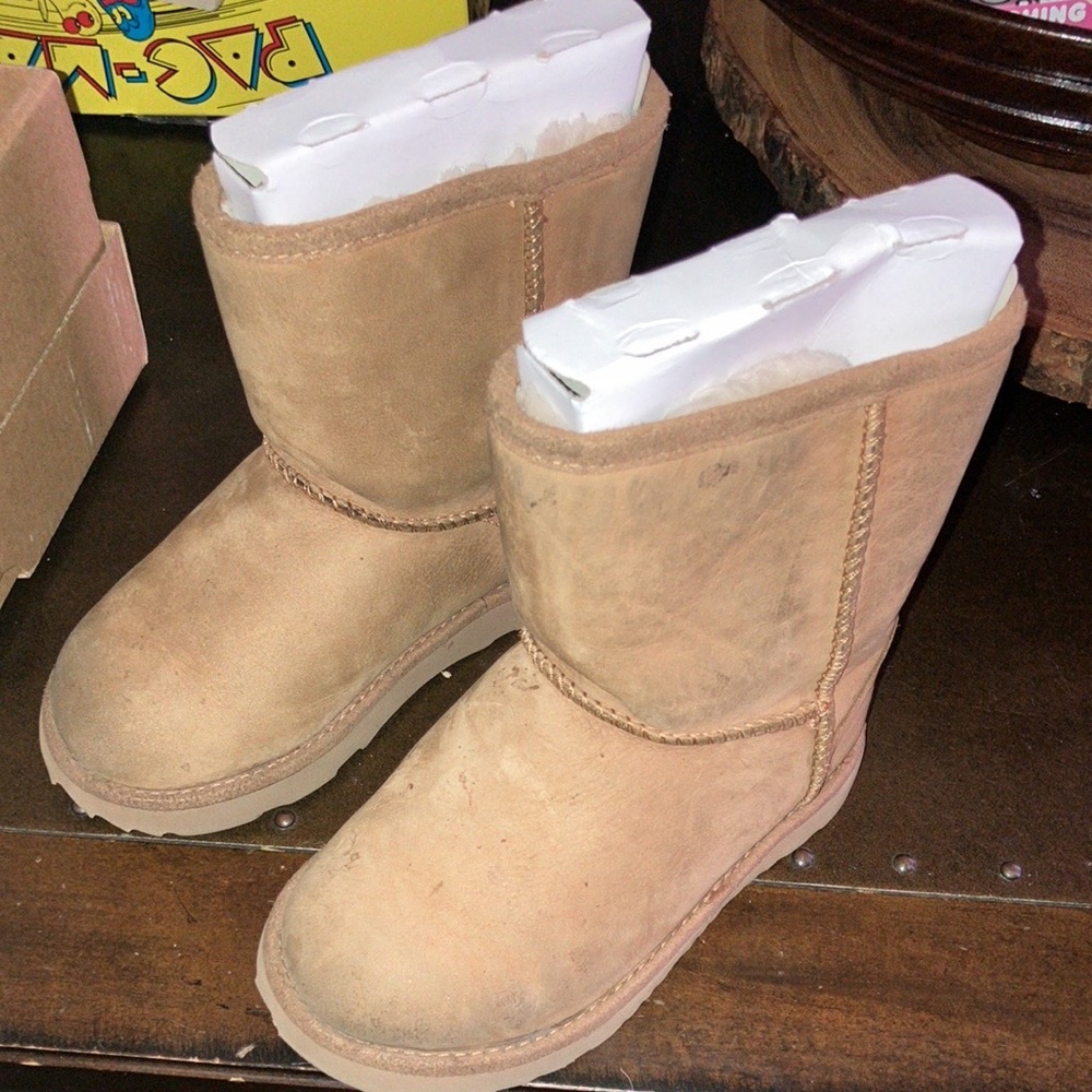UGG T Classic Weather Short Kids size 10 Tan Boot. USED some wear pls se…